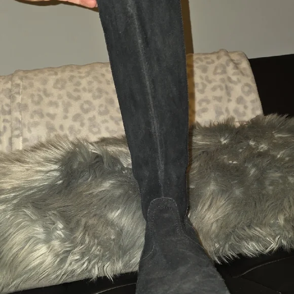 UGG Women's Black Winter Boots - Picture 10 of 16